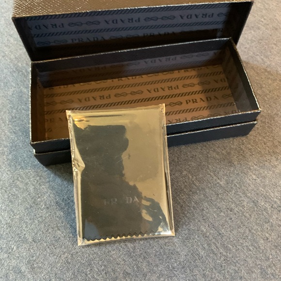 Prada eyeglasses cover - Picture 3 of 3